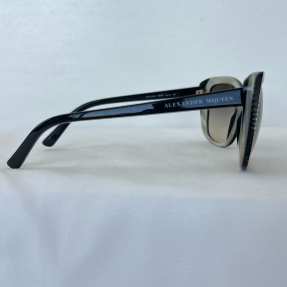ALEXANDER MCQUEEN Black Gradient Lenses Two Tone Frame AMQ 4178/S Sunglasses - Picture 3 of 13